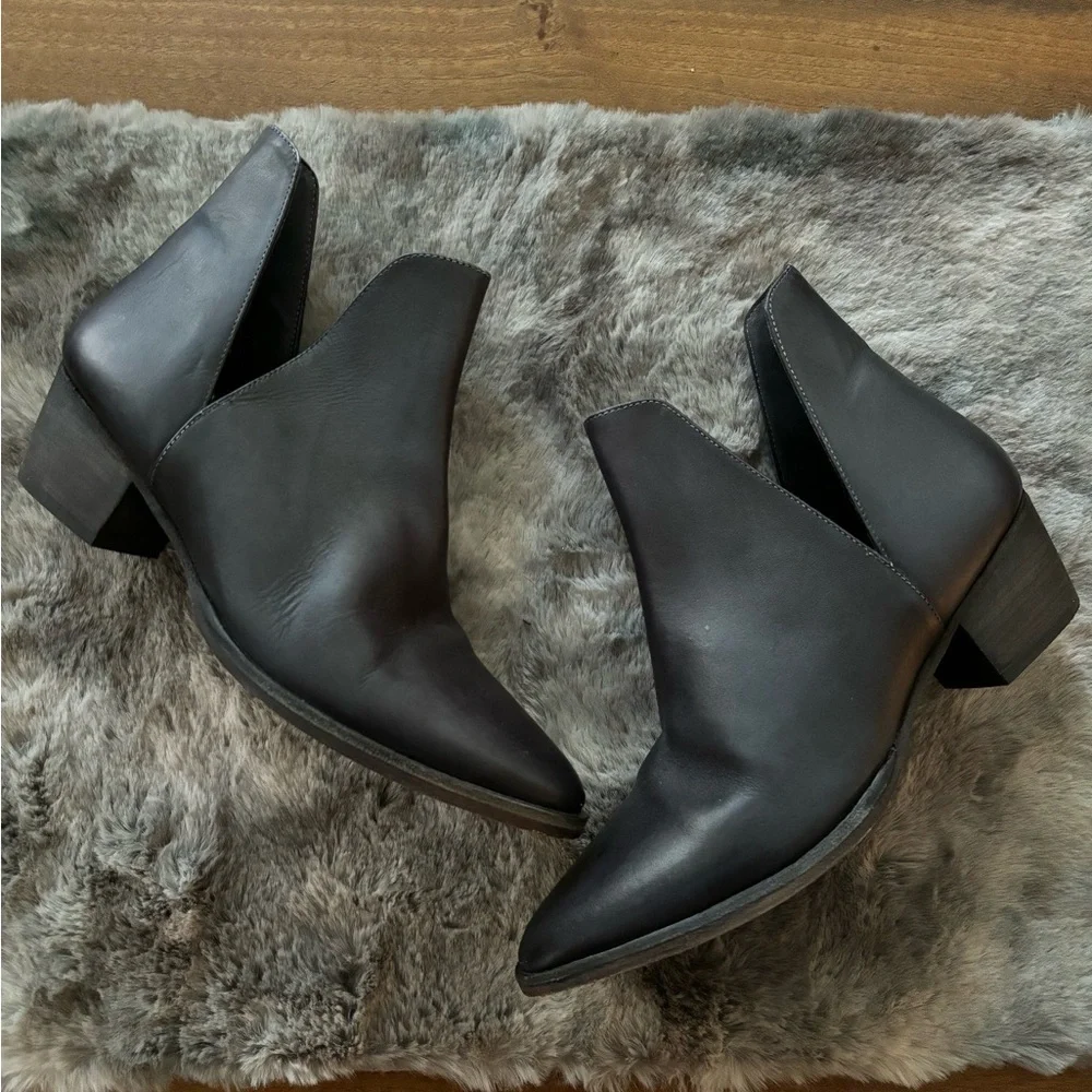FREE PEOPLE Charm Double V Leather Ankle Booties Black Size EU 41
